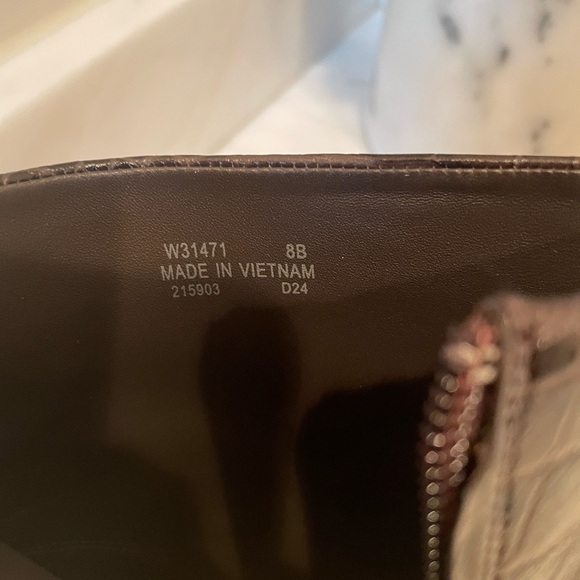 Cole Haan, Gemma Ankle Boots, Sz 8, Dark Brown Croc-Embossed. Worn one time. - Picture 7 of 9